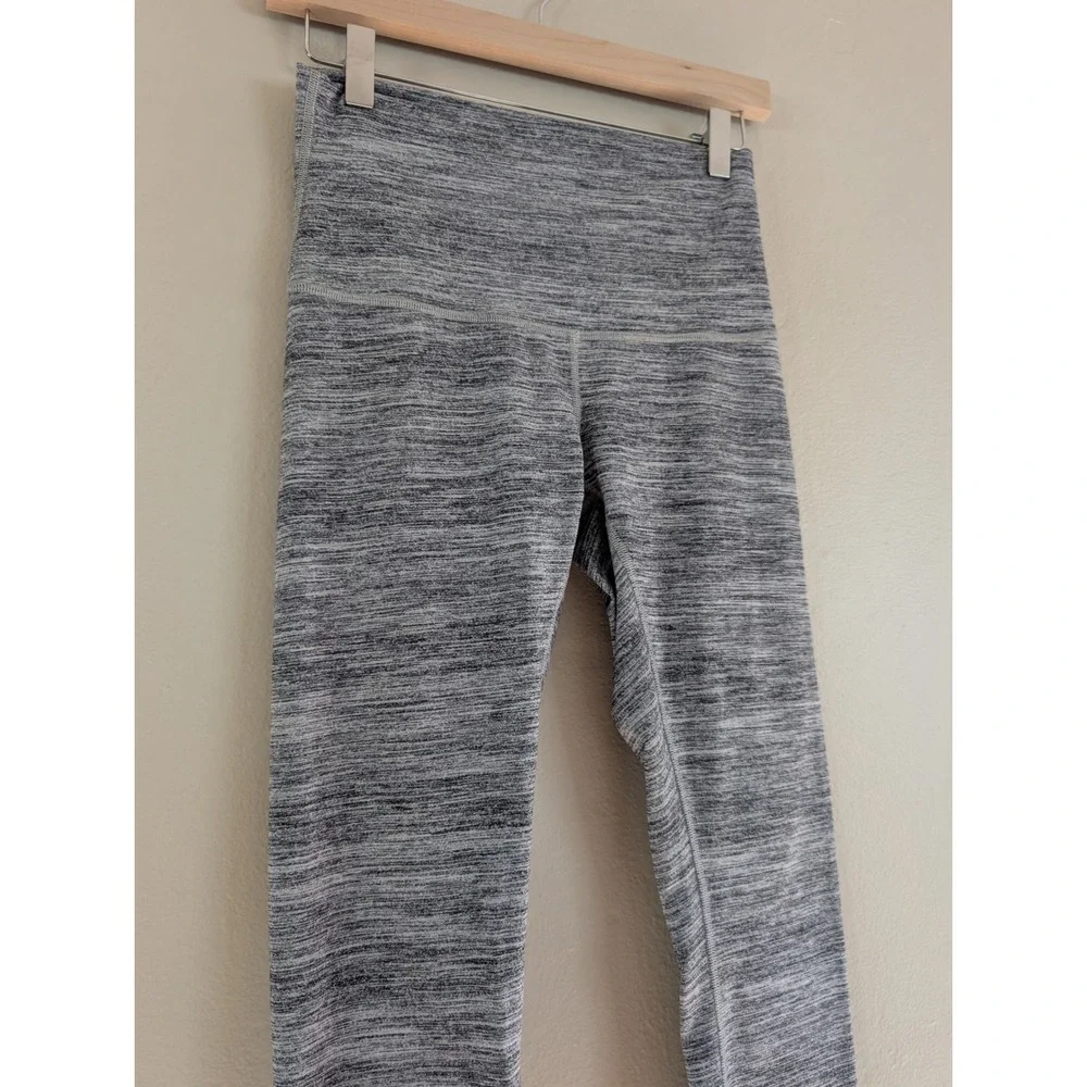 Lululemon High Rise Crop Leggings Grey Space Dye Heathered Size 6 Athletic Pants